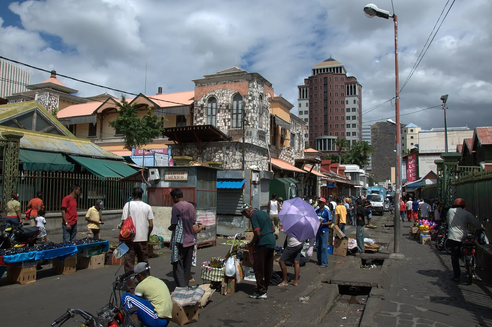 Port Louis: market, Aapravasi Ghat & Caudan