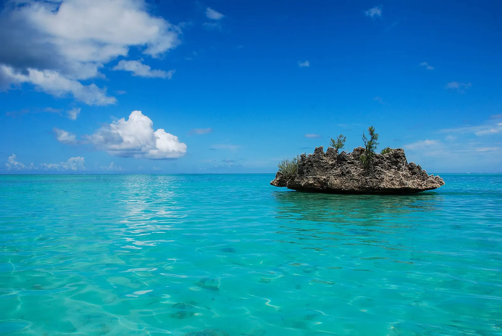 Catamaran vers l’île aux Bénitiers et le Crystal Rock